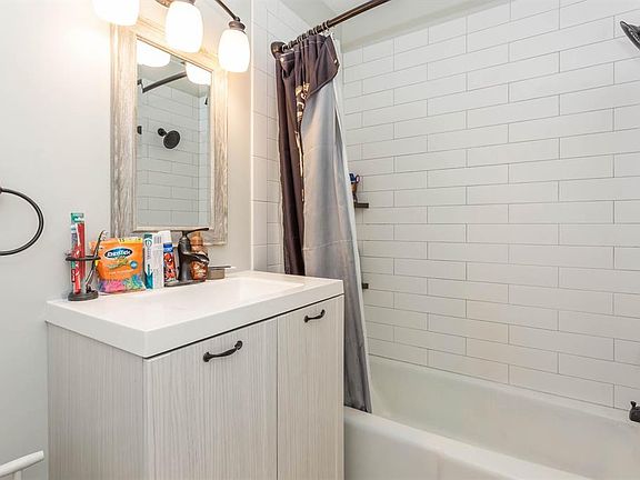 3rd image of 2943 S Sheridan Ave