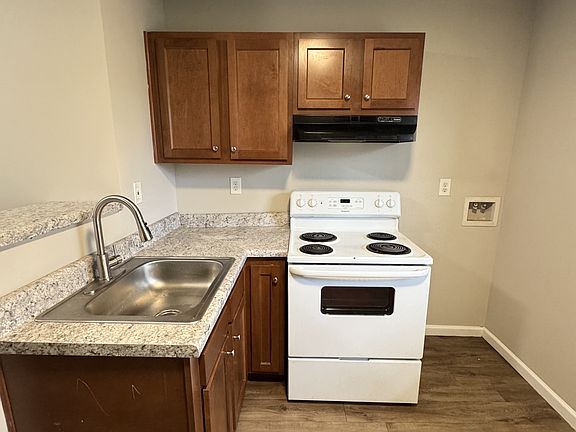 3rd image of 916 14th St SW
