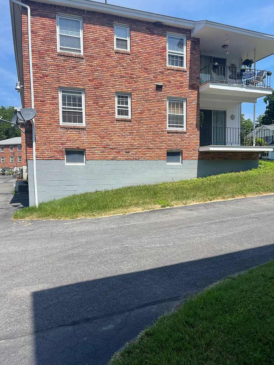 Building Photo - 11 Minnowbrook Ave #C