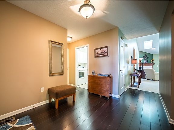 3rd image of 2841 Stratford Cir