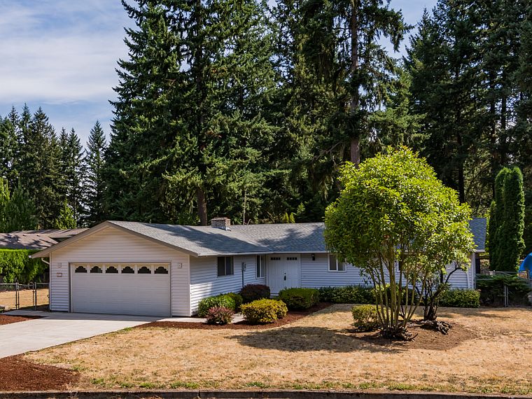 1st image of 1011 NE 127th Ave