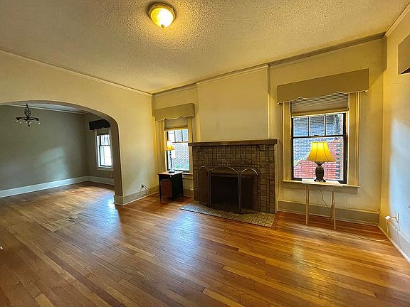 2nd image of 1004 W Gregory St