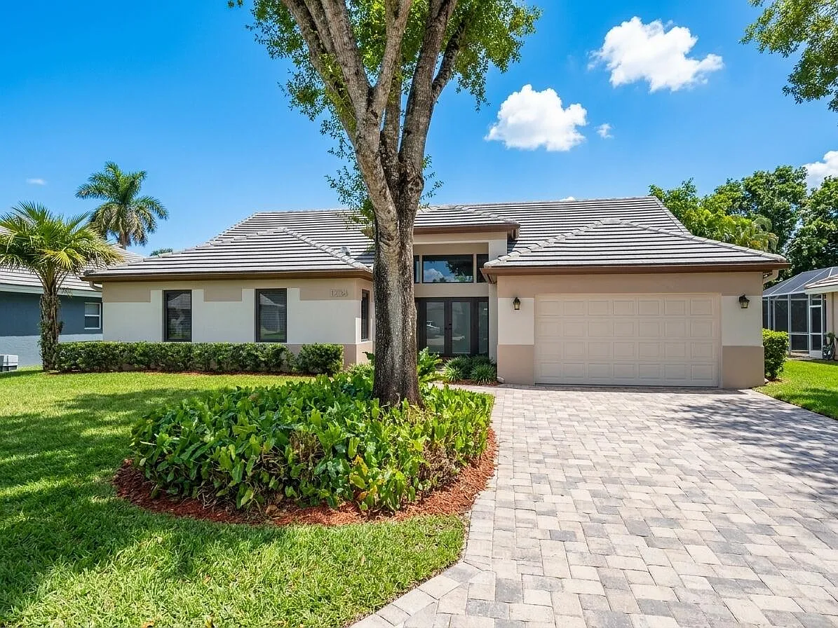 4 bed, 2.5 bath, 2938 sqft, $7,300 — Photo 2