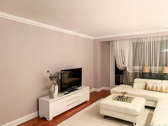 3rd image of 91 Strawberry Hill Ave #923