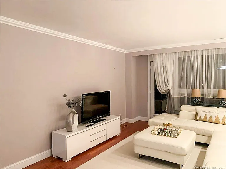 91 Strawberry Hill Ave #923 — Photo 3