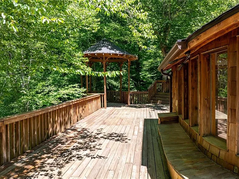 120 Laurel Dr NE — Photo 55