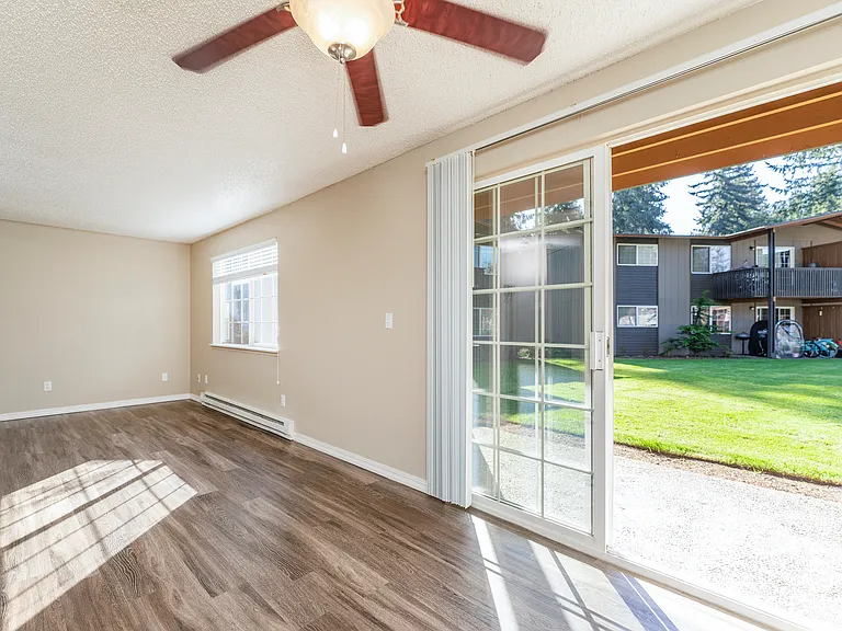 1 Bed 1 Bath Standard - 750 Sq Ft 1 Bed 1 Bath Standard - 750 Sq Ft