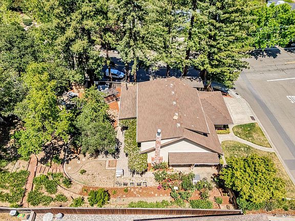 3rd image of 10 Pebble Beach Drive