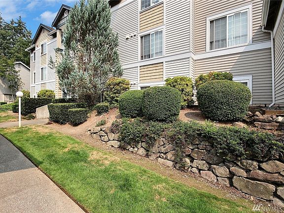 2nd image of 25235 SE Klahanie Blvd APT M302