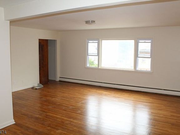 2nd image of 14 Durand Pl Floor 2