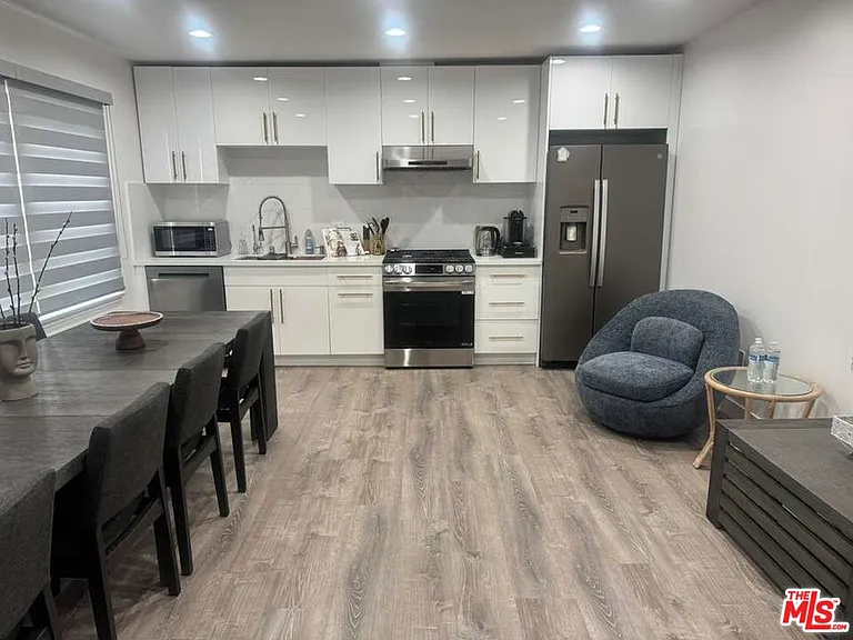 13551 Hart St — Photo 33