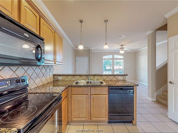 5th image of 305 Holleman Dr #1306