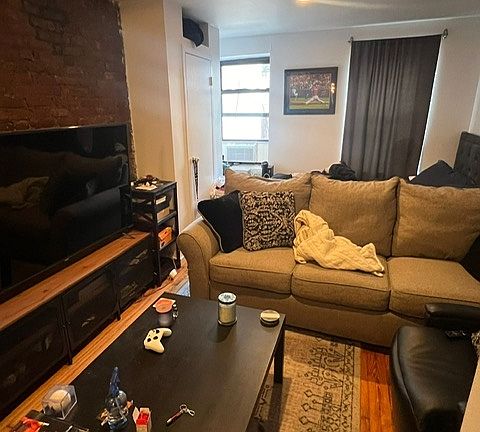 3rd image of 203 Chrystie St #5DA