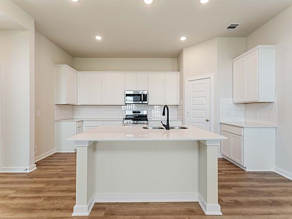 12235 Danza Drive - Mansfield - Kitchen