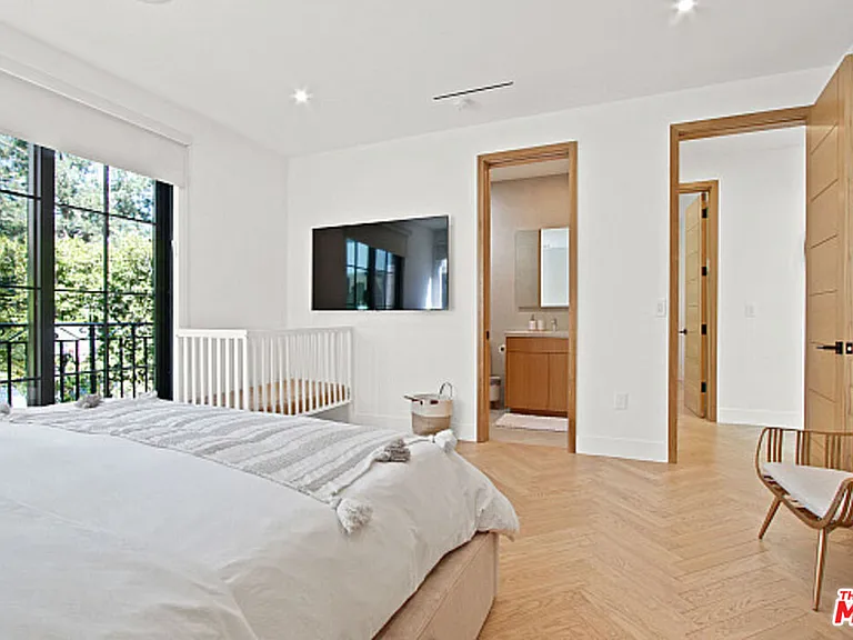 9451 Sunset Blvd — Photo 39