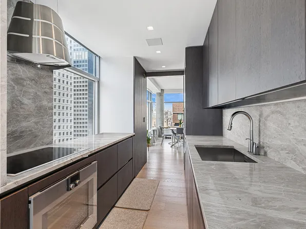 250 East 54th Street 28A image 2 of 14