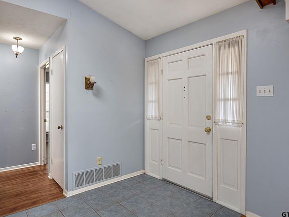 2nd image of 126 Hideaway Ln E
