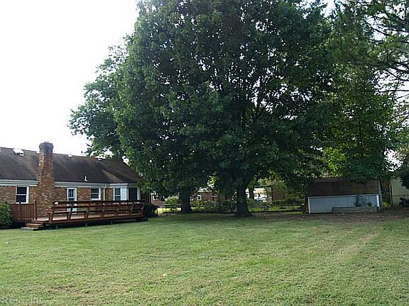 3rd image of 404 Hillwell Ct