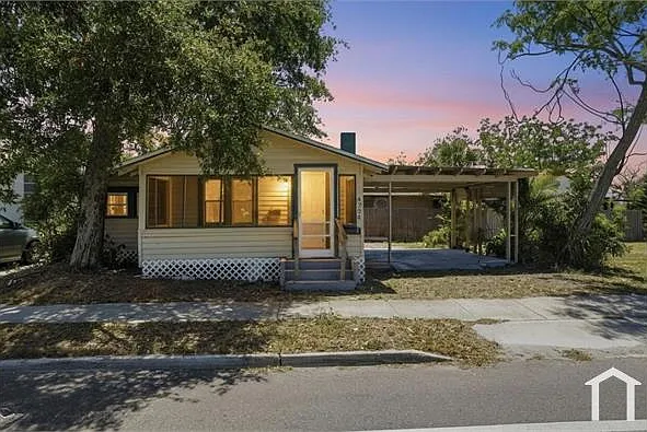 3 bed, 800 sqft, $2,495 — Photo 2