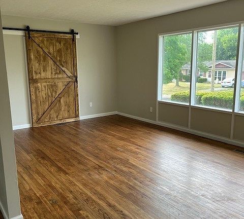 4th image of 928 Carole St