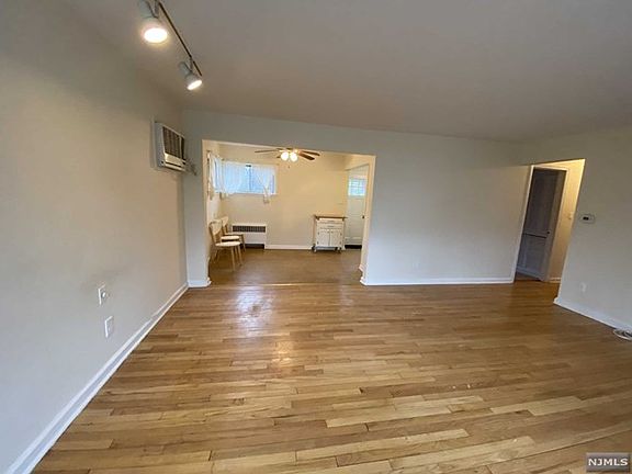 4th image of 131 Davenport Ave Floor 1