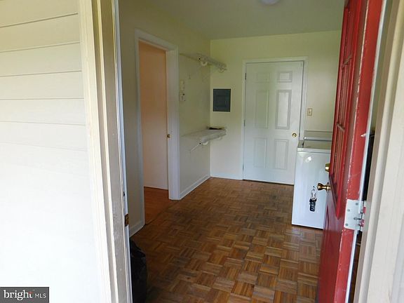 5th image of 103 Gurney Dr