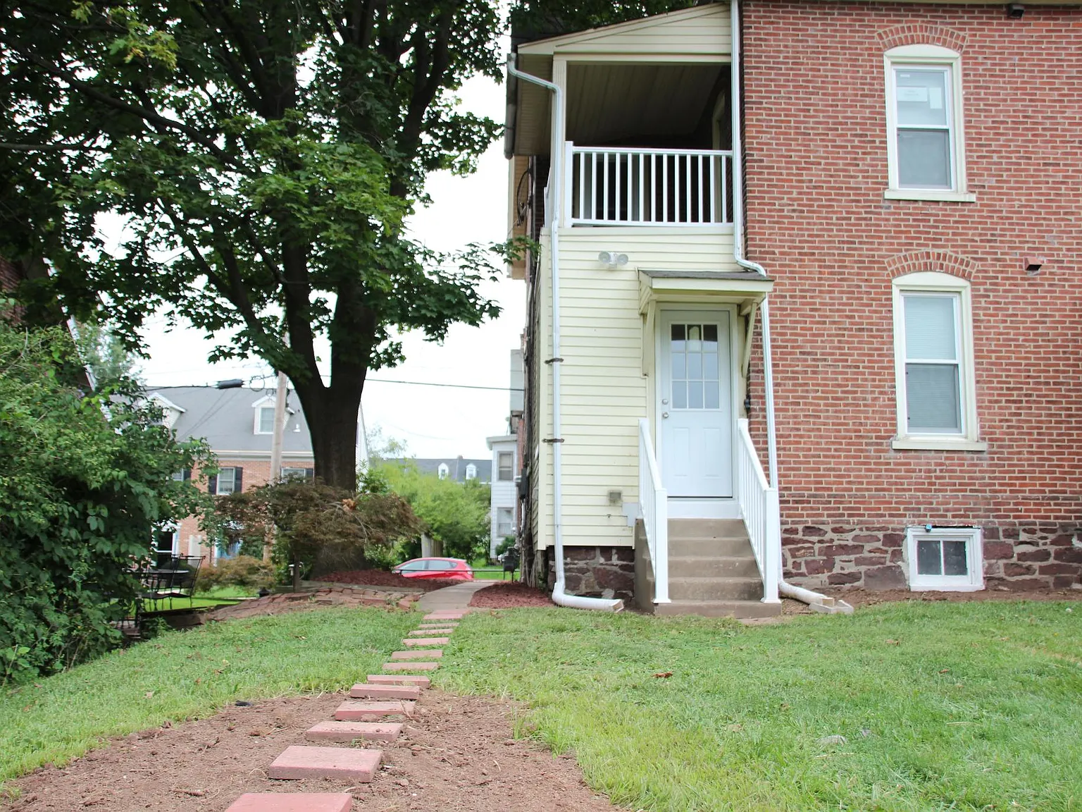 3 bed, 1.5 bath, 1500 sqft, $2,250 — Photo 2