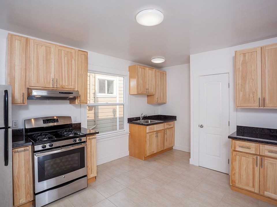 Remodeled Eat in Kitchen