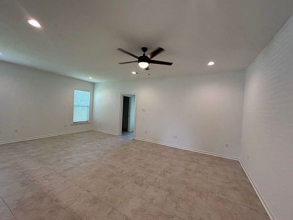3rd image of 454 Wagon Wheel Dr