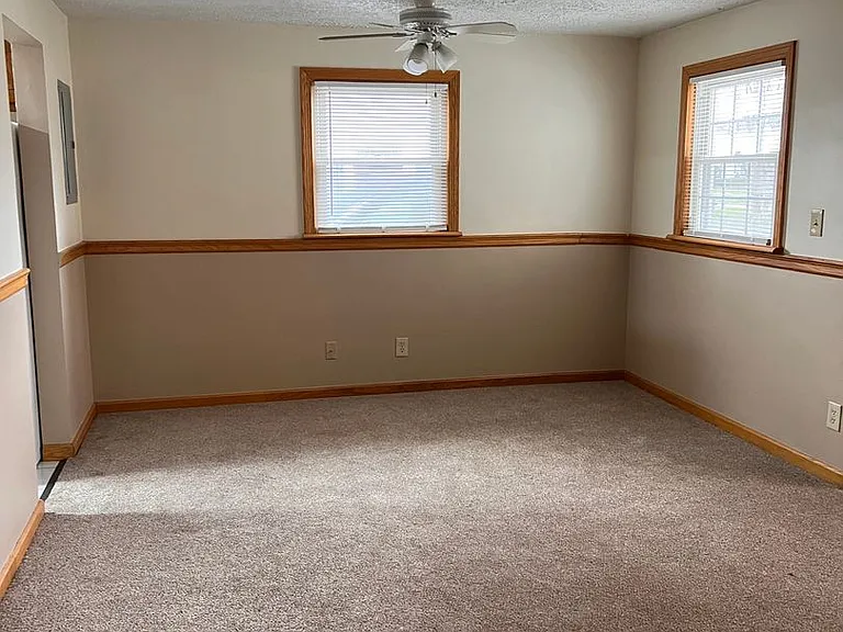 155 N Roanoke Ave — Photo 15