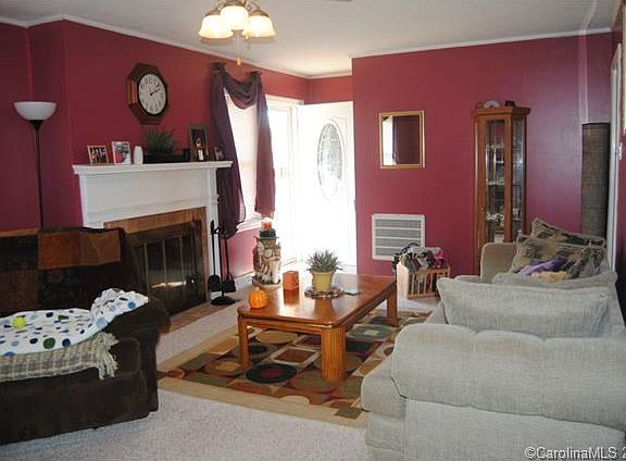 4th image of 2128 Redbud Dr