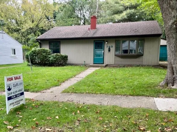 749 Denway Dr, Kalamazoo, MI 49008