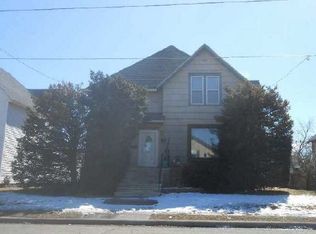 719 6th Ave, Menominee, MI 49858