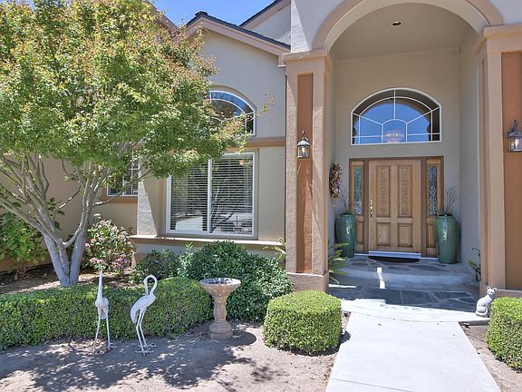 4th image of 800 Meadow Ct