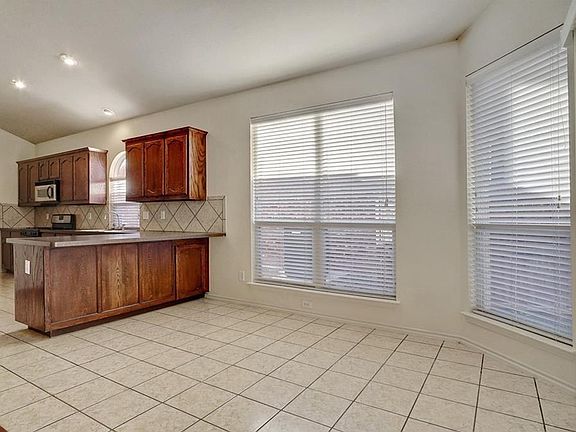 3rd image of 9732 Gallatin Ln