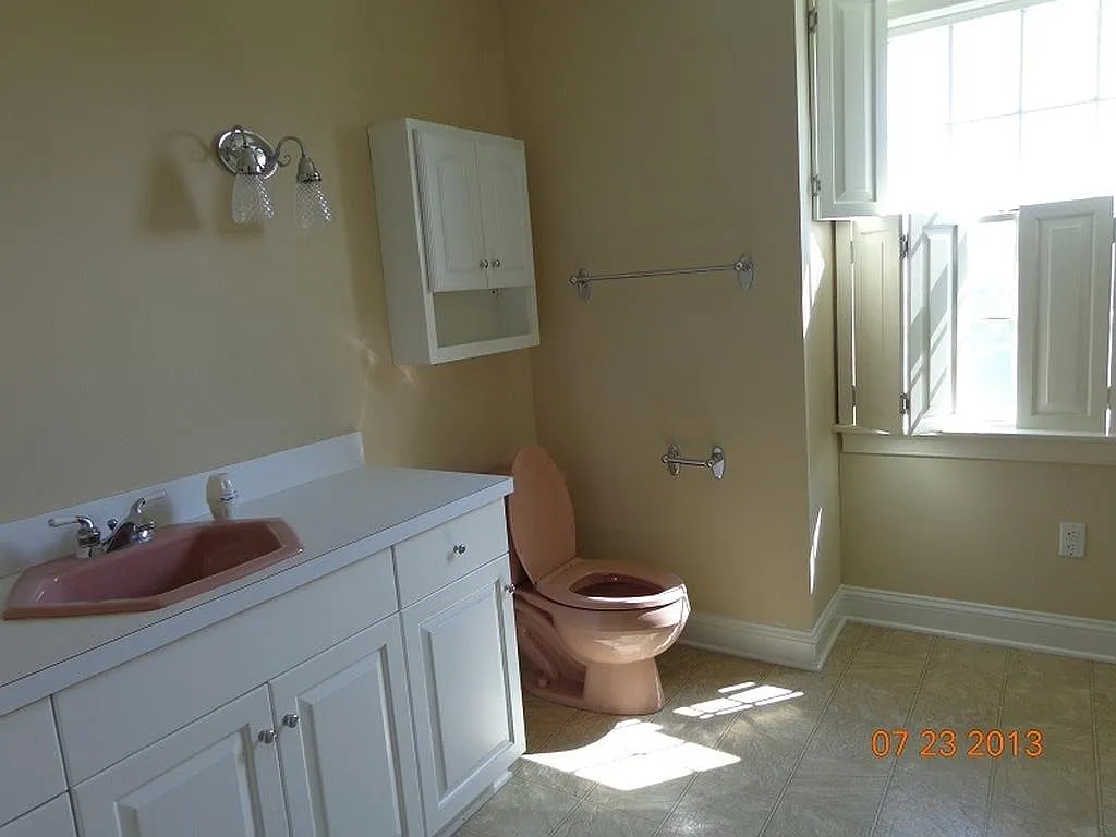 4 bed, 3700 sqft, $2,800 — Photo 4
