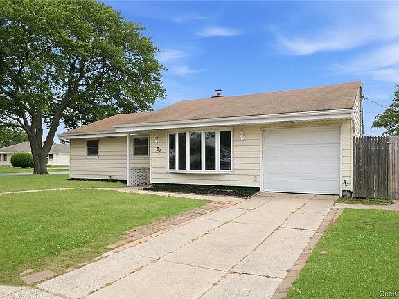 2nd image of 67 E End Avenue
