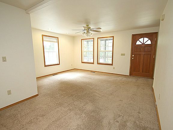 3rd image of 10255 Laburnum Ln SE