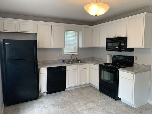 5th image of 209 Golden Pond Ave