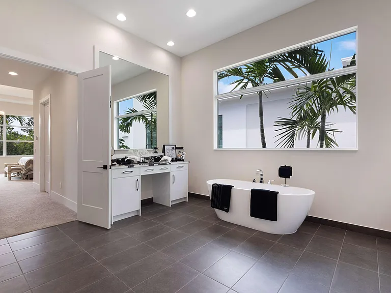 9124 Coral Isles Cir — Photo 44