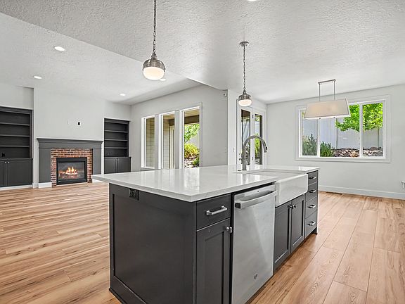 3rd image of 6120 N Hacienda Ave