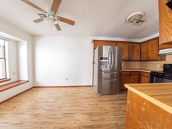 4th image of 1113 Swan Lake Rd