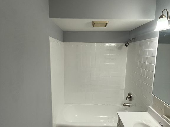 3rd image of 11036 S Kilbourn Ave #4