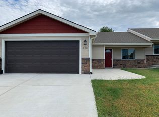 520 Highland Grove Dr, Manhattan, KS 66503