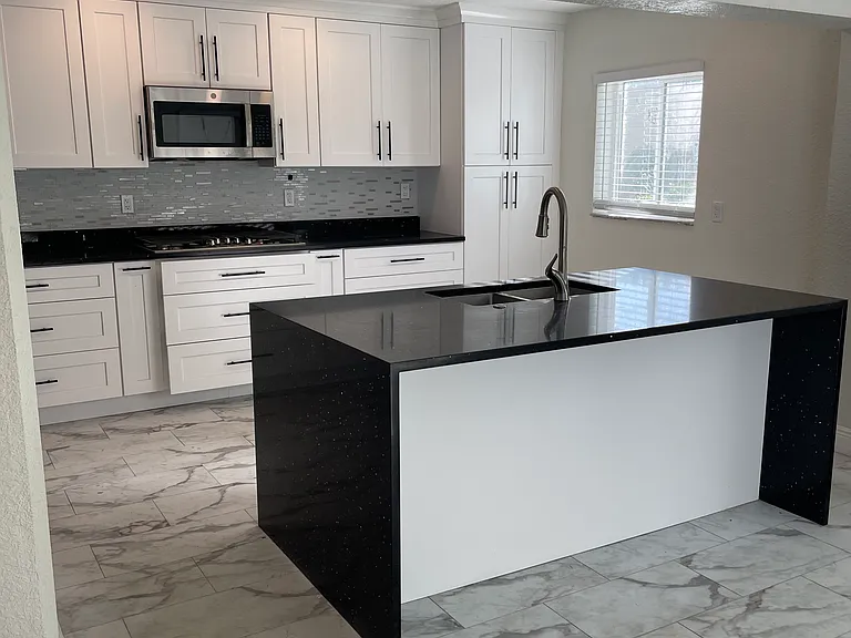 365 NW 4th Ct — Photo 1