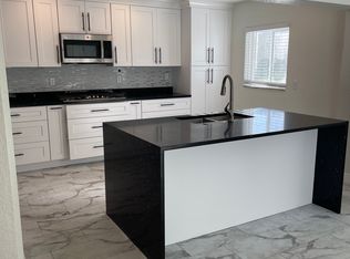 365 NW 4th Ct, Deerfield Beach, FL 33441