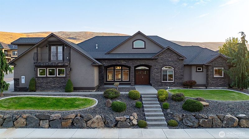 2nd image of 2303 W 49TH Avenue