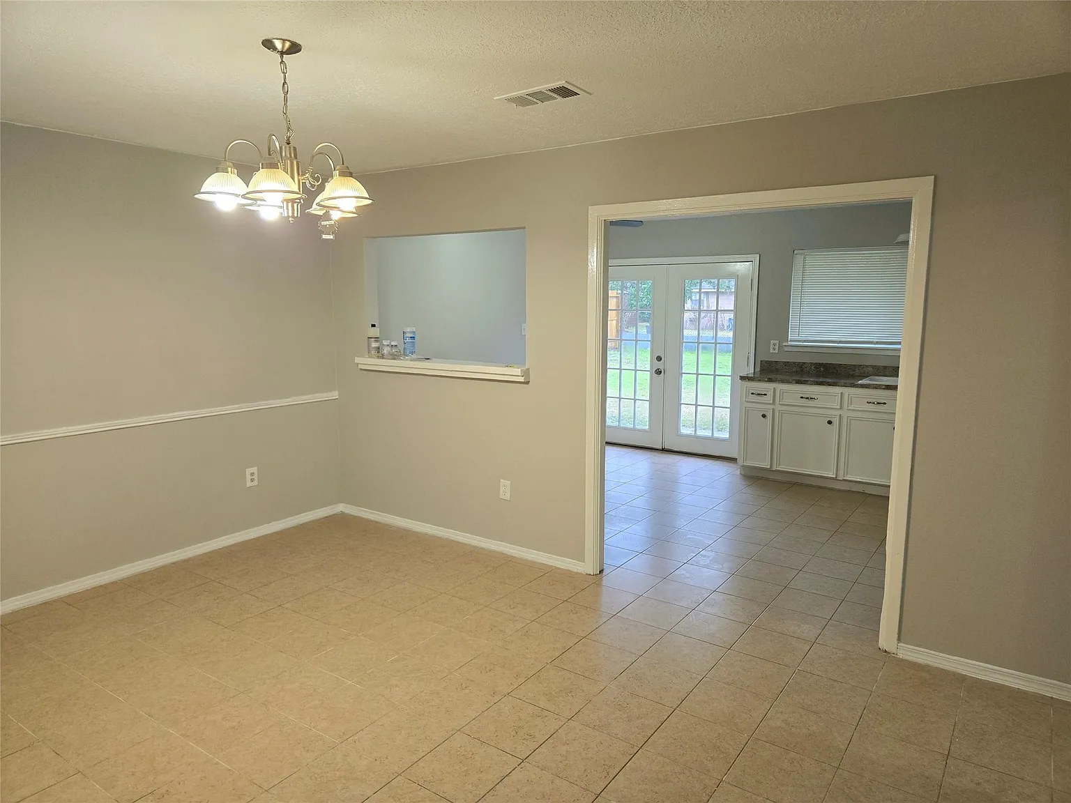3 bed, 2.0 bath, 1209 sqft, $1,695 — Photo 2
