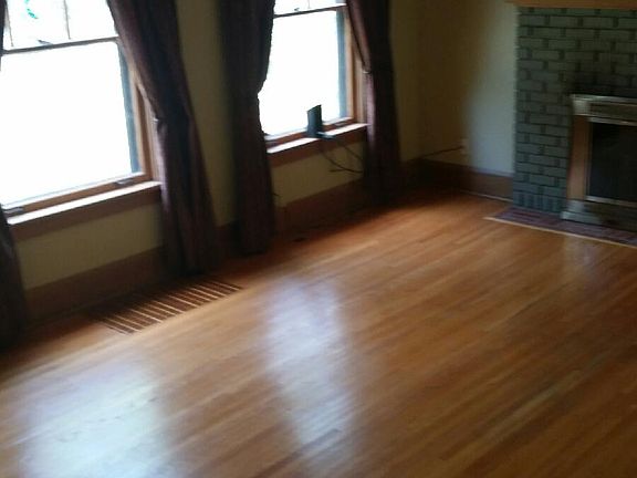 2nd image of 2301 Cumberland St