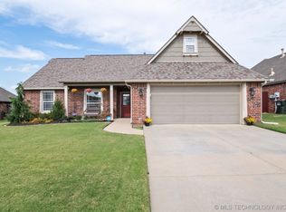 9717 E 110th Pl N, Owasso, OK 74055